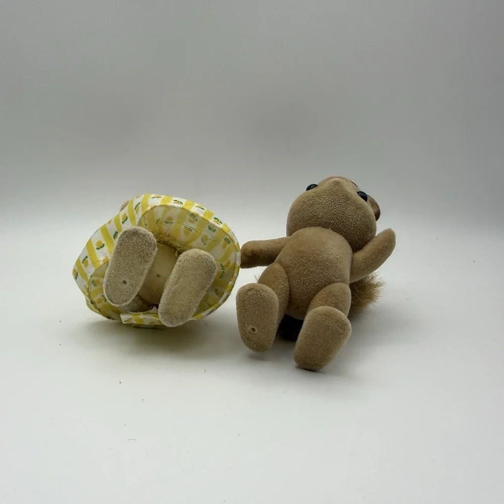 Calico Critters Chocolate Rabbit Sister & Walnut Squirrel Figure Sylvania Family